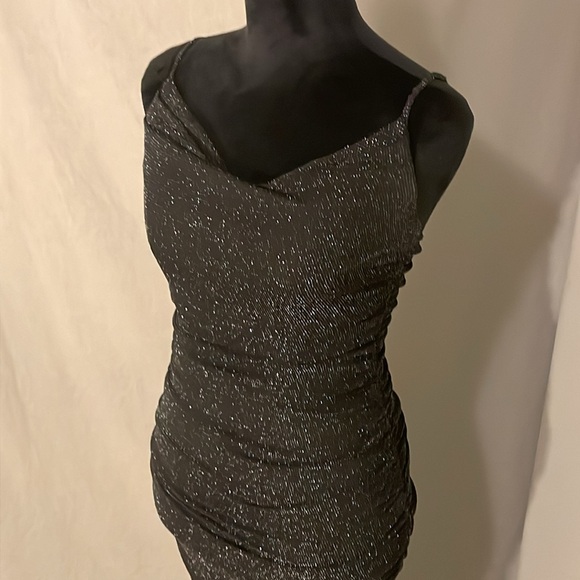 Women’s black gown, fits a size 6, floor length with train. - Picture 2 of 10